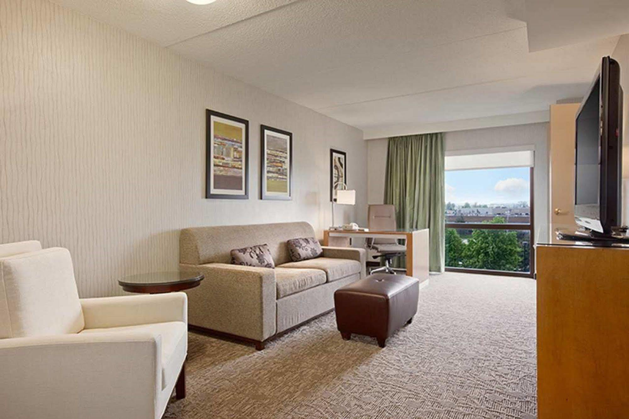 Embassy Suites By Hilton Auburn Hills Oda fotoğraf